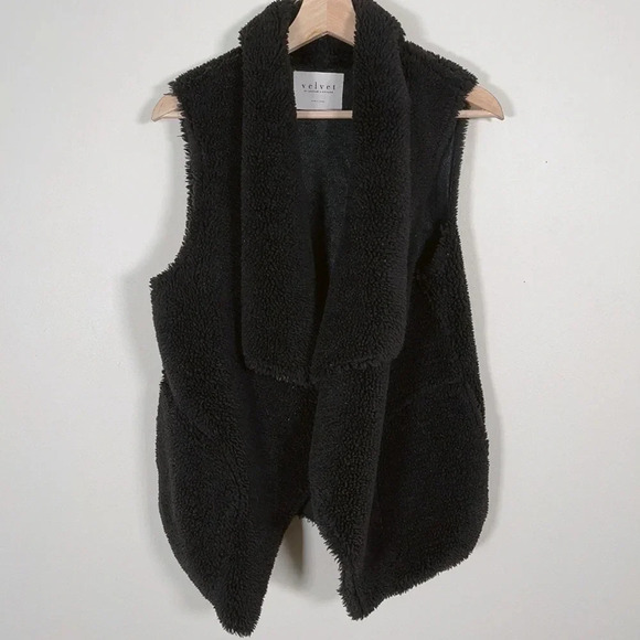 VELVET BY GRAHAM AND SPENCER | FAUX FUR BLACK REVERSIBLE VEST - Picture 3 of 14